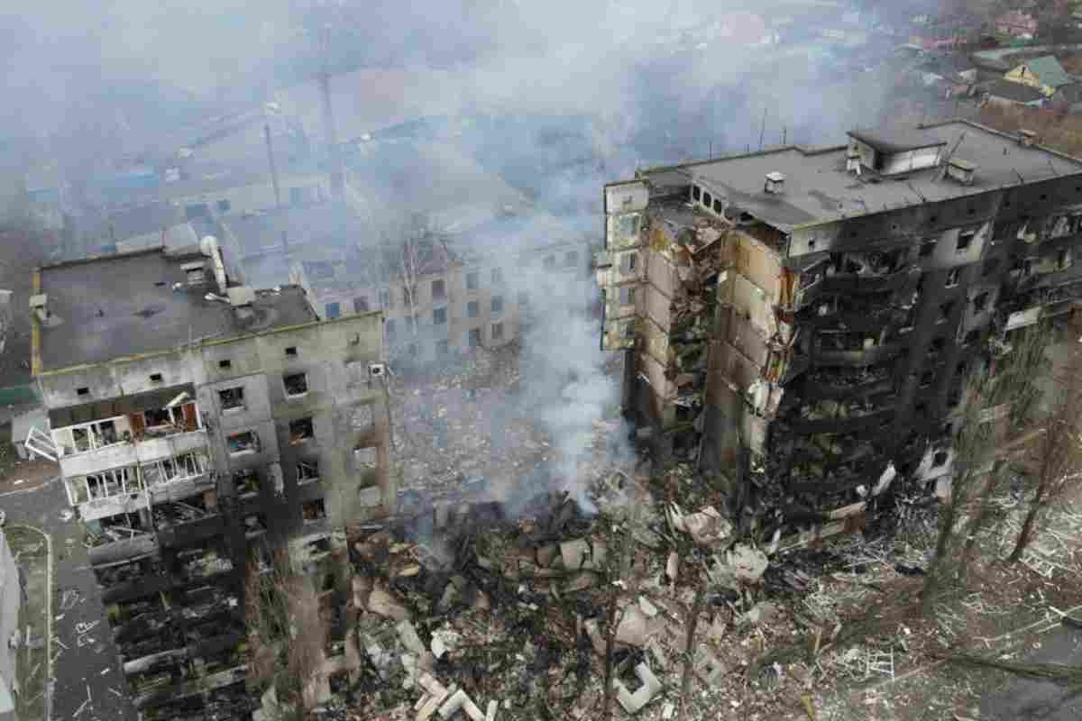 Ситуація з зруйнованими домамм та хатами в Україні